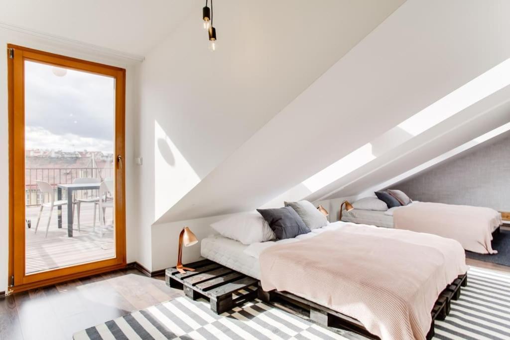 Unique City Centre Duplex, Castle View, Roof Top Terrace Prague