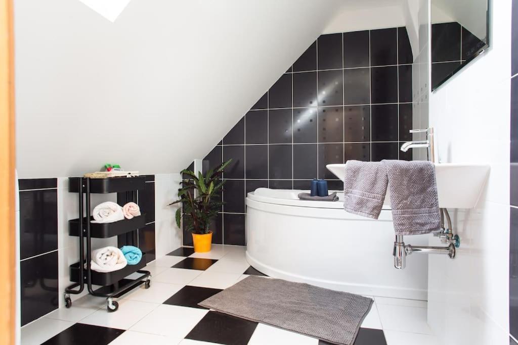 Unique City Centre Duplex, Castle View, Roof Top Terrace Apartmán *